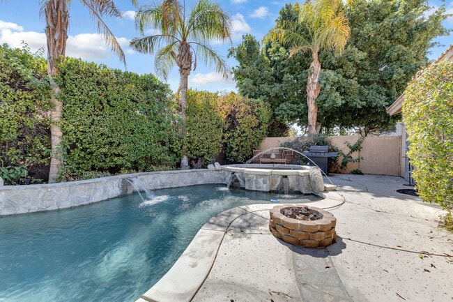 Building Photo - 45460 Coldbrook Ln