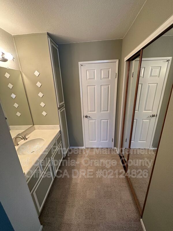 Building Photo - 23 Hollyhock Ln