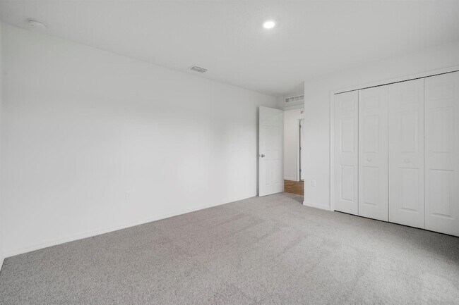 Building Photo - 438 SW Meadow Terrace