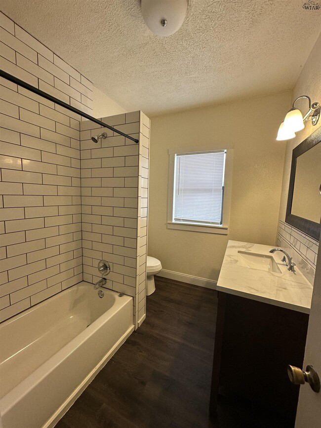 Building Photo - 2012 Monroe St