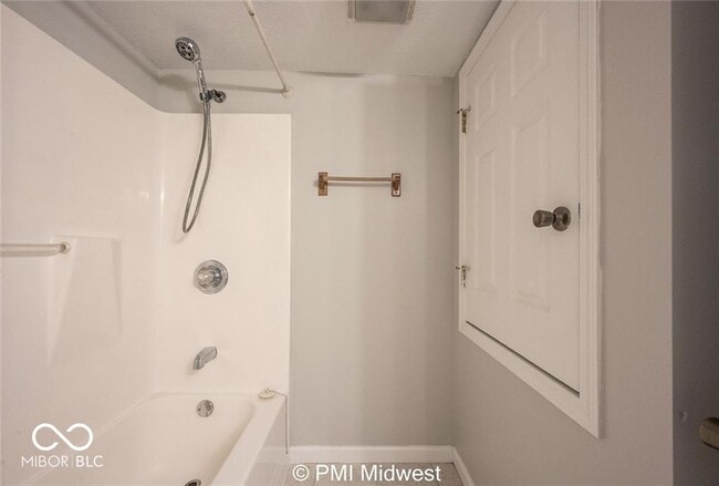 Building Photo - 395 E Main St