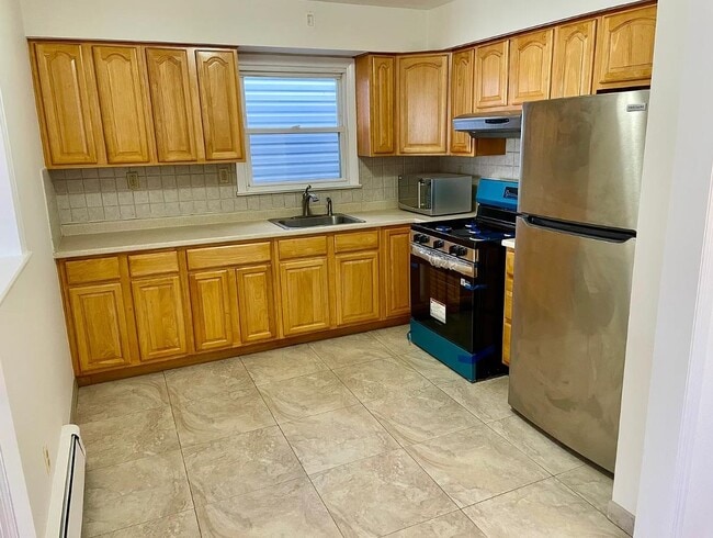 Building Photo - 203 Zabriskie St