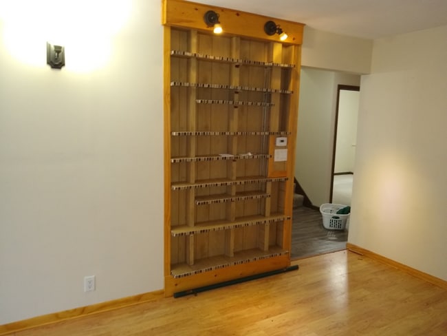 Building Photo - 664 E 12th St