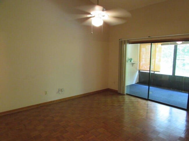 Building Photo - 2 Bedrooms/ 2 Baths, Large 2 story 1,050+ ...