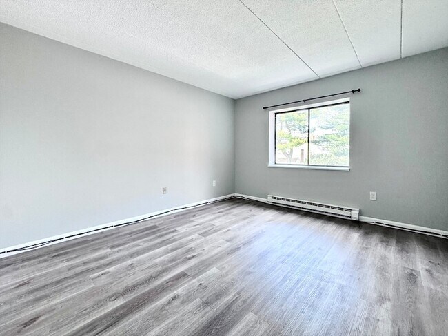 Building Photo - 60 Pleasant St