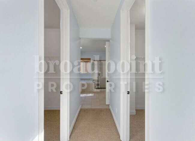 Building Photo - 1672 N Las Flores Dr