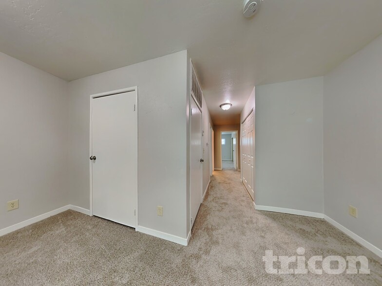 Building Photo - 573 Laurel St