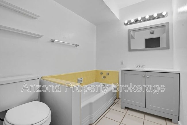 Building Photo - 2110 S Granada Dr