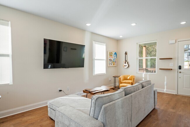 Building Photo - 24 Sawyer St