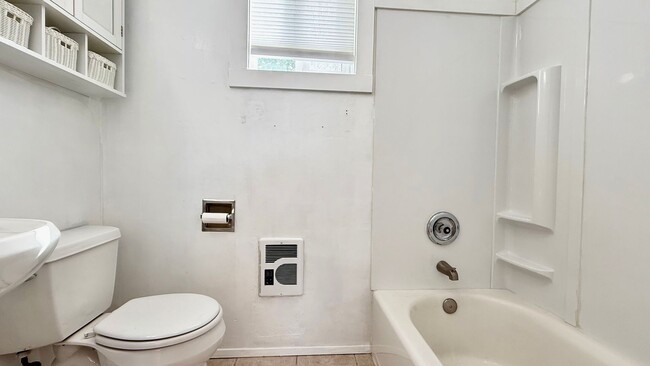 Building Photo - Central Olympia 2 Bedroom Townhome - Avail...
