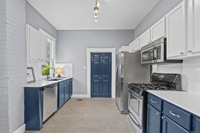 Building Photo - 301 S Edgefield Ave