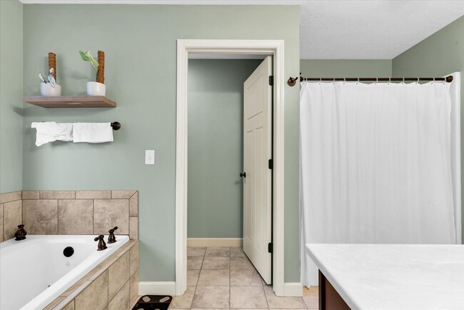 Building Photo - 2 story 4 bedroom 3.5 bath