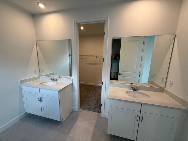 Building Photo - 9555 SW Indra Wy