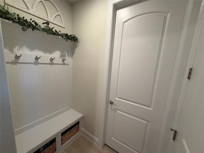 Building Photo - 8709 Moccasin Path