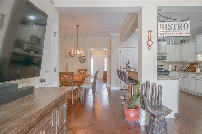 Building Photo - 303 Reserve Ln