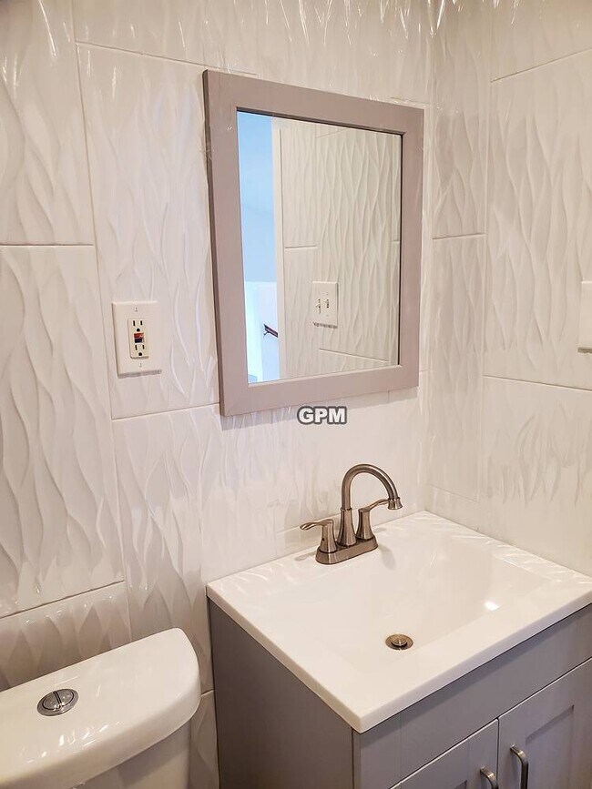 Building Photo - 5 Marlborough Rd