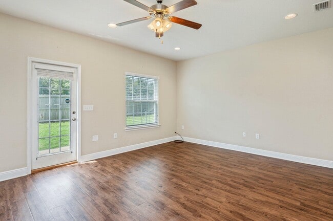 Building Photo - 175 Iron Horse Dr E