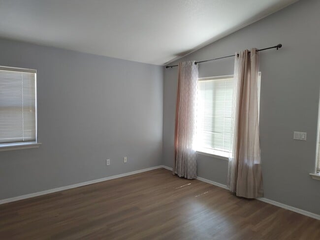 Building Photo - Great Home in Glendale