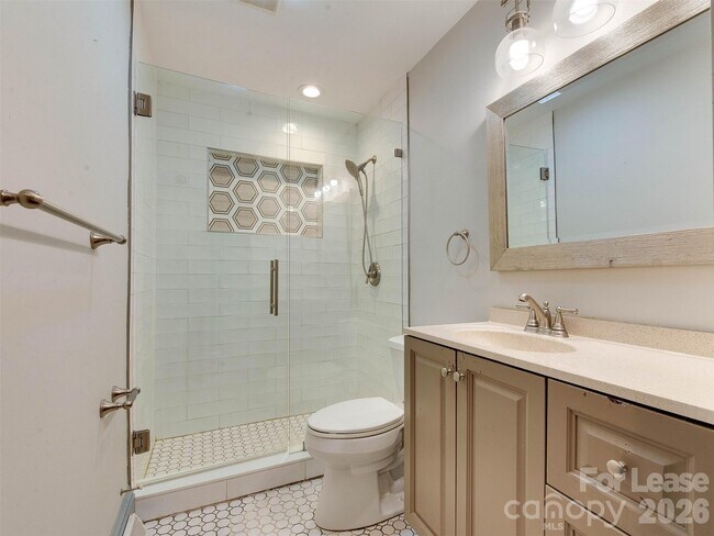 Building Photo - 3921 Sheffield Dr