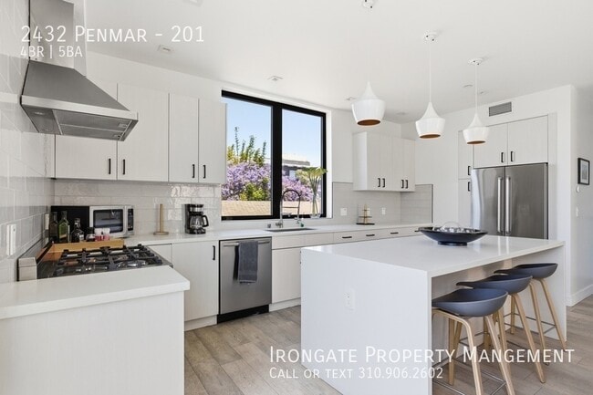 Building Photo - 2432 Penmar-201