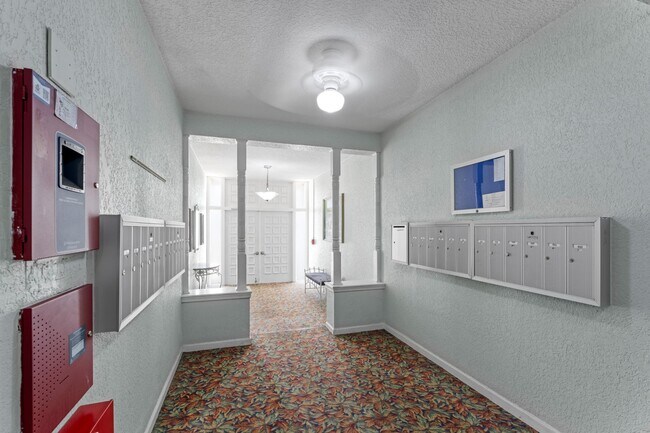 Building Photo - 2221 NE 68th St