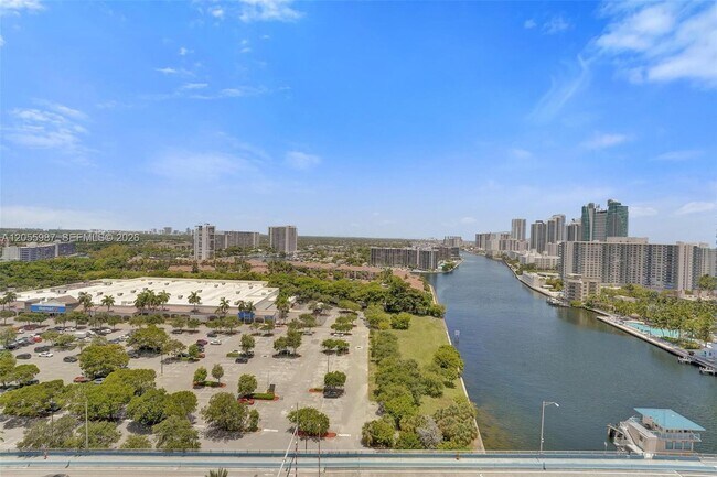 Building Photo - 2600 E Hallandale Beach Blvd
