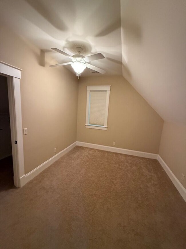 Building Photo - 128 Timber Ln