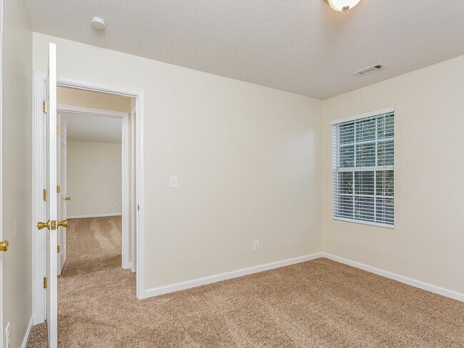 Building Photo - 1005 Gleason Dr