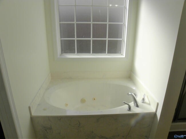 Building Photo - 409 Jasmine Dr