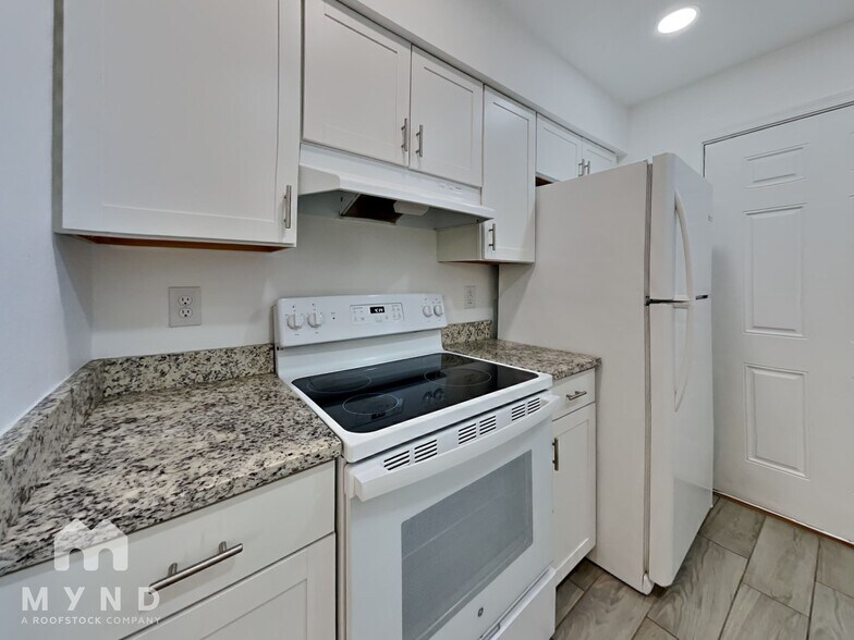 Building Photo - 6649 W Ocotillo Rd