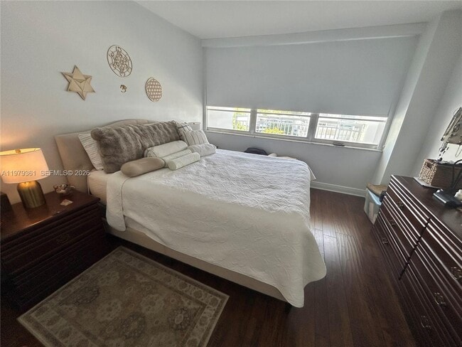 Building Photo - 18031 Biscayne Blvd