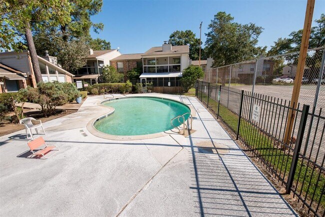 Building Photo - 17331 Red Oak Dr