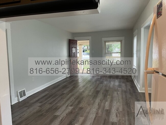 Building Photo - Independence Home on Fenced Lot!