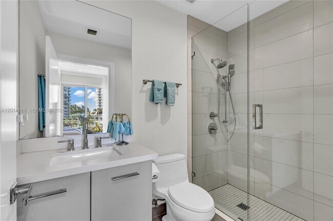 Building Photo - 6100 N Ocean Dr