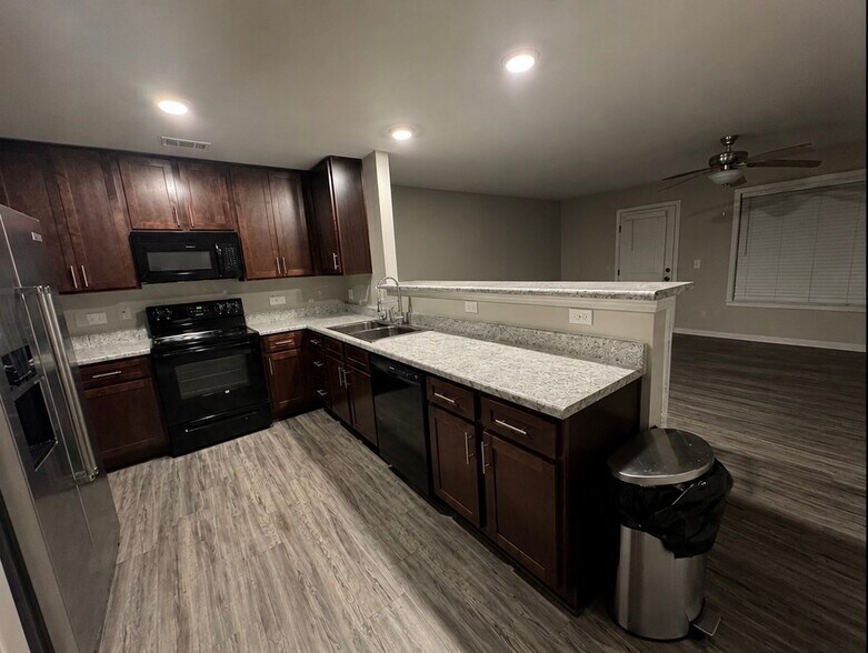 Building Photo - 2769 Valley Green Dr