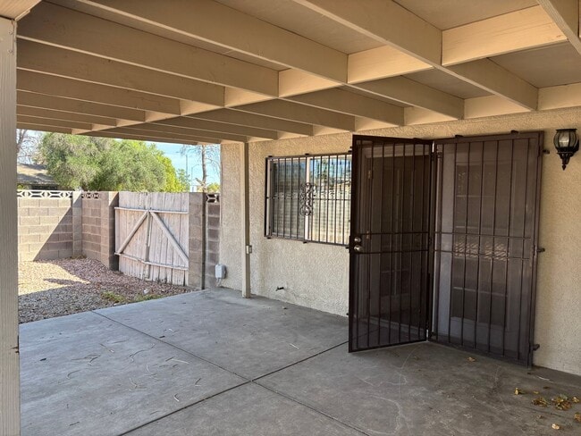 Building Photo - Charming Single-Story 4 Bed 2 Bath