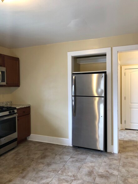 Building Photo - 2213 S Robinson Ave