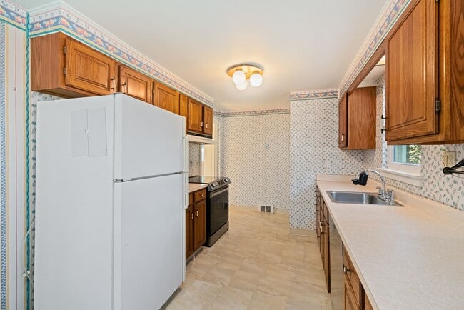 Building Photo - Newly Renovated 3Bd/1.5 Bath Home -- Available NOW!