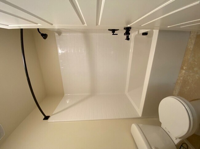 Building Photo - 4 BED 3 BATH Townhome, 1 LOFT, 2 GARAGES, GATED!