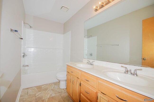 Building Photo - 105 Oakwood Meadows Dr