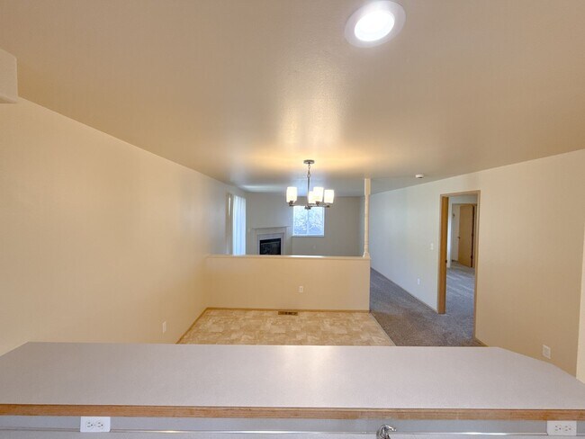 Building Photo - 5542 Glenridge Wy