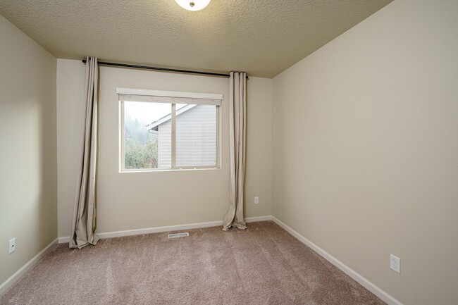 Building Photo - Desirable Camas Location - Hills at Round ...