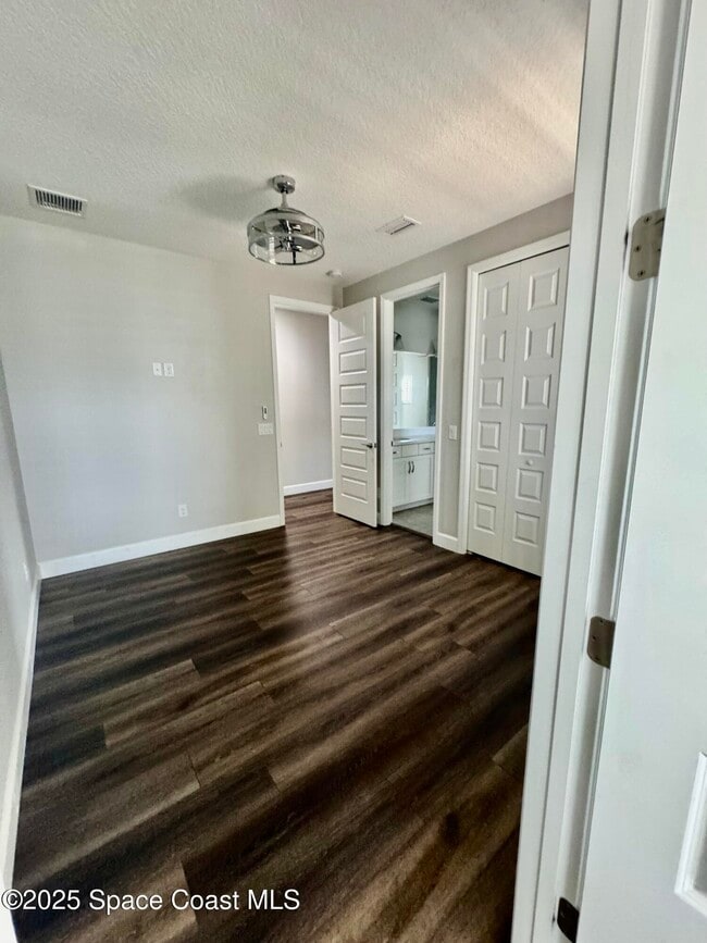 Building Photo - 7103 Vista Hermosa Dr