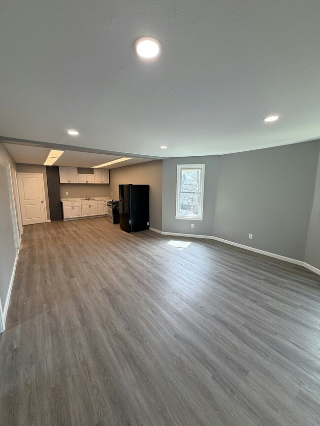 Building Photo - 3295 W 44th St