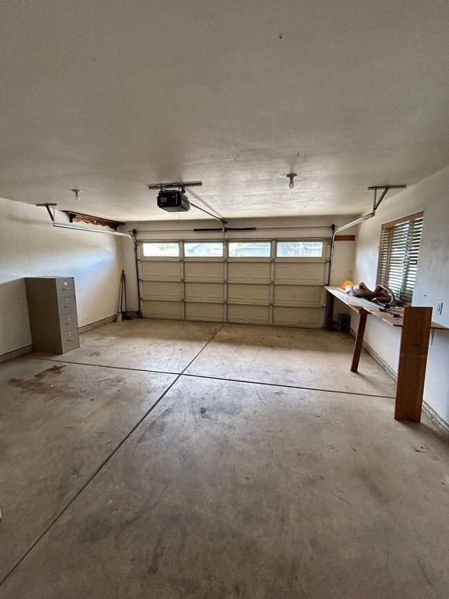 Building Photo - Coming Soon!!Three Bedroom for lease in Me...