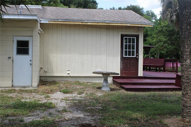 Building Photo - 2337 N Crystal Lake Dr