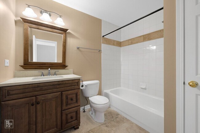 Building Photo - Gorgeous and Updated Large 2 Bedroom / 1.5 Bath Townhome in Grayslake!