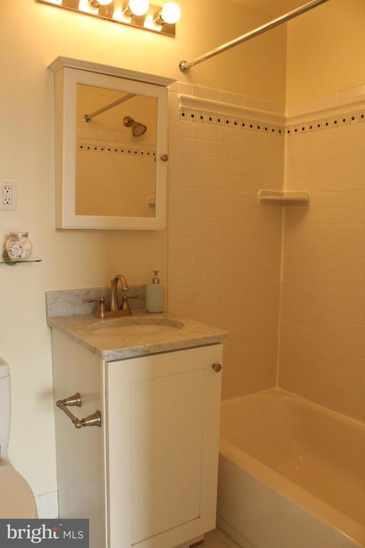 Building Photo - 2031 Locust St