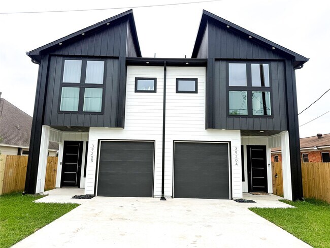 Building Photo - 3920 Aledo St