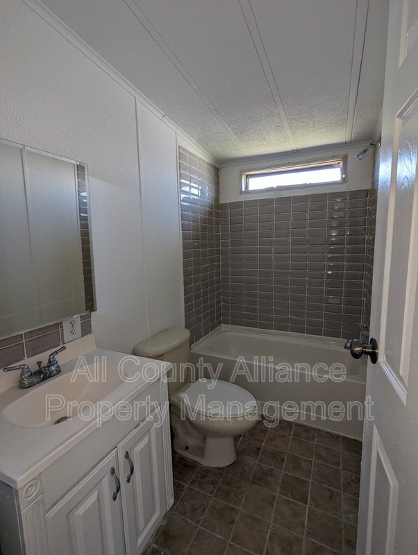 Building Photo - 34335 Lodge Dr